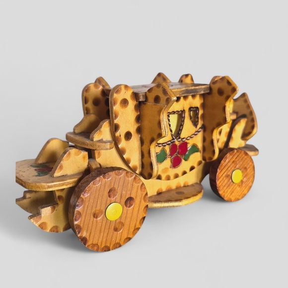 Vintage Tramp Art Carriage Gift or Trinket Box, Cinderella Coach Ring Box - Picture 3 of 12